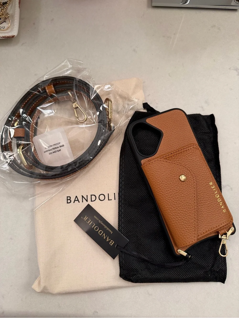 Bandolier iphone 17